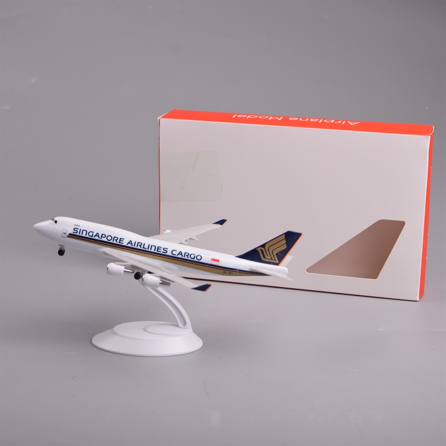Model Airplane Plastic - 20cm ABSプラスチック製シンガポールカーゴB747-400モデル飛行機、ダイキャスト製、開閉可能なハッチ付きミニチュア飛行機、大人向けの楽しいギフトコレクション