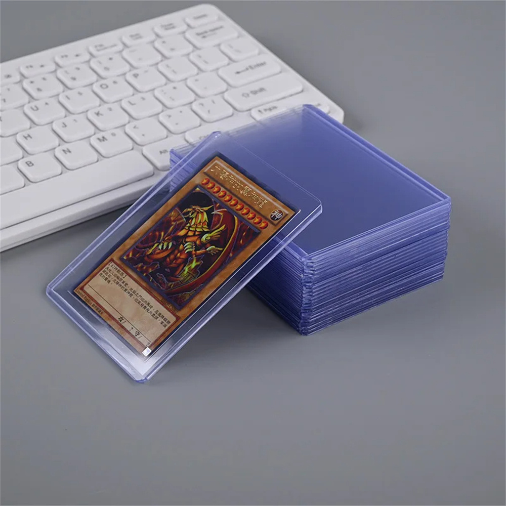 Card Top Loader - 25枚入り PVC製ハードプラスチックカードスリーブ 保護フィルム付き クリアカードホルダー 写真ゲームカード トップローダー