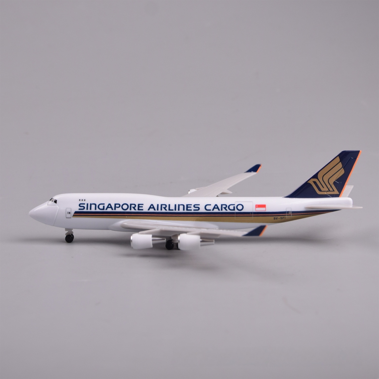 20cm ABSプラスチック製シンガポールカーゴB747-4 - Model Airplane Plastic のレビューと価格