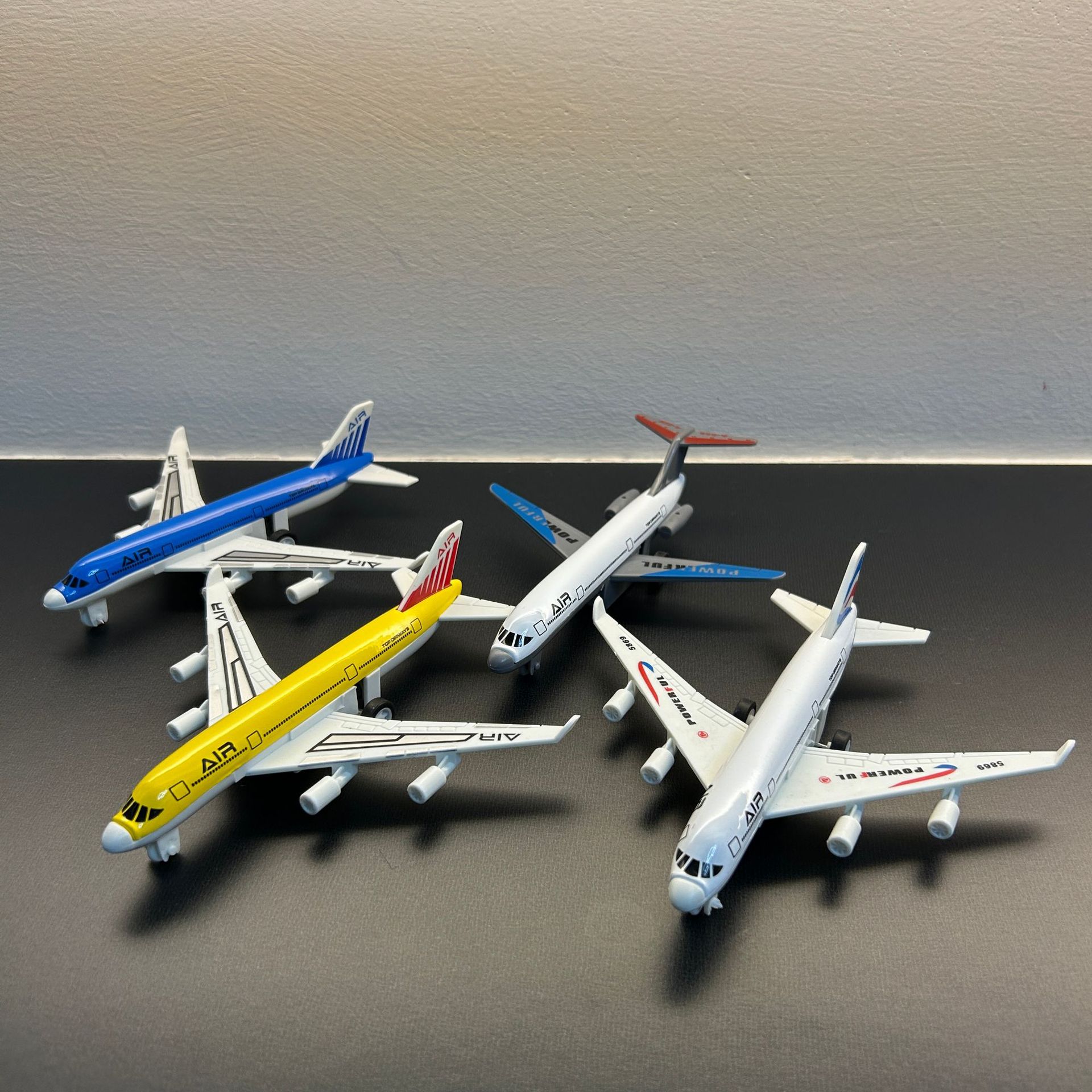 ミニチュア航空モデル子供のおもちゃシミュレーション合金航空機 - Model Airplane Plastic のレビューと価格